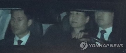 혐) 청와대 떠나는 박근혜 표정.jpg | 인스티즈
