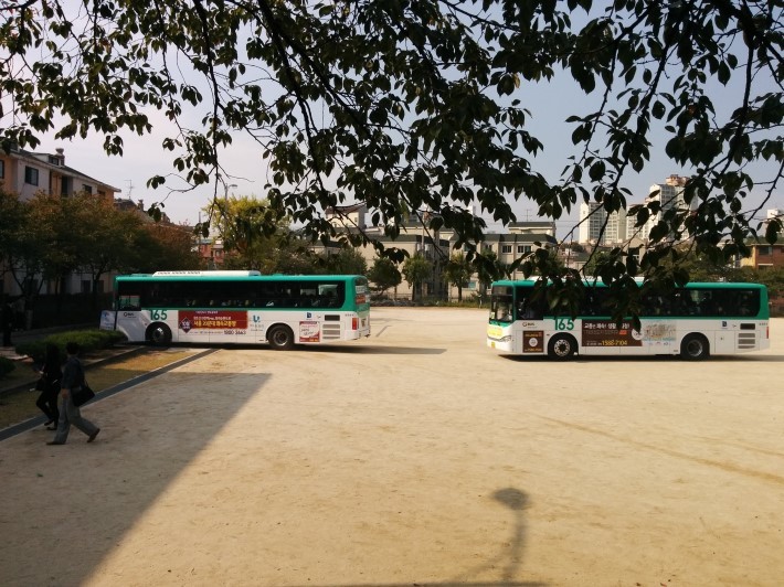 고등학교 1학년 현장학습을 위해 빌려온 버스.jpg | 인스티즈
