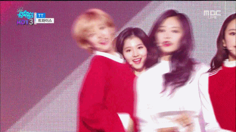 [트와이스] 오늘자 빨간옷 사나 | 인스티즈