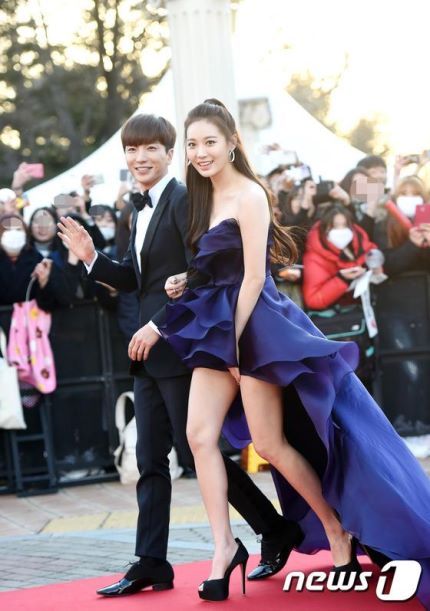 오늘자 레드카펫 이특과 유라ㄷㄷ.jpg | 인스티즈