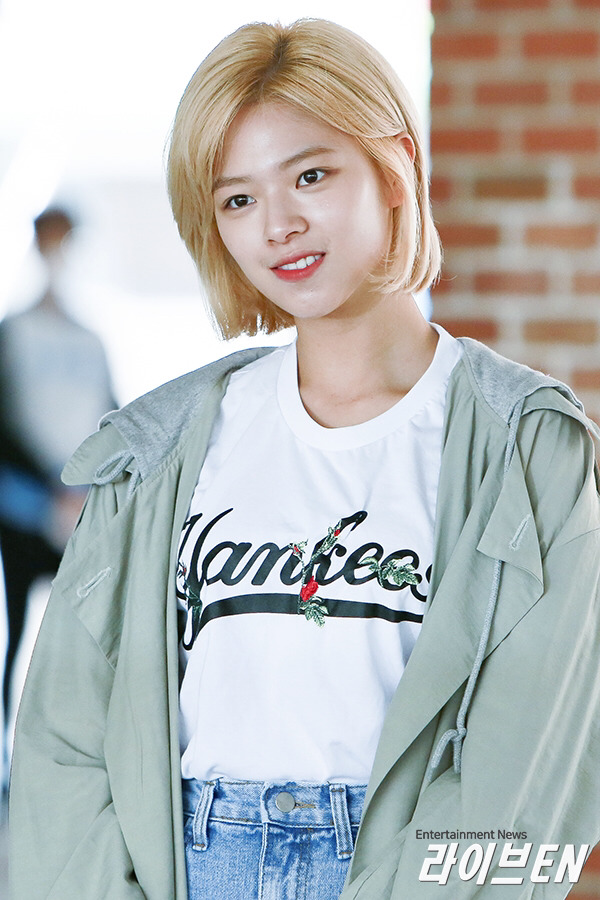 170509 대선투표하는 나연+지효, 정연 | 인스티즈