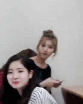 [트와이스] 사나 등에 기대서 자는 지효 | 인스티즈