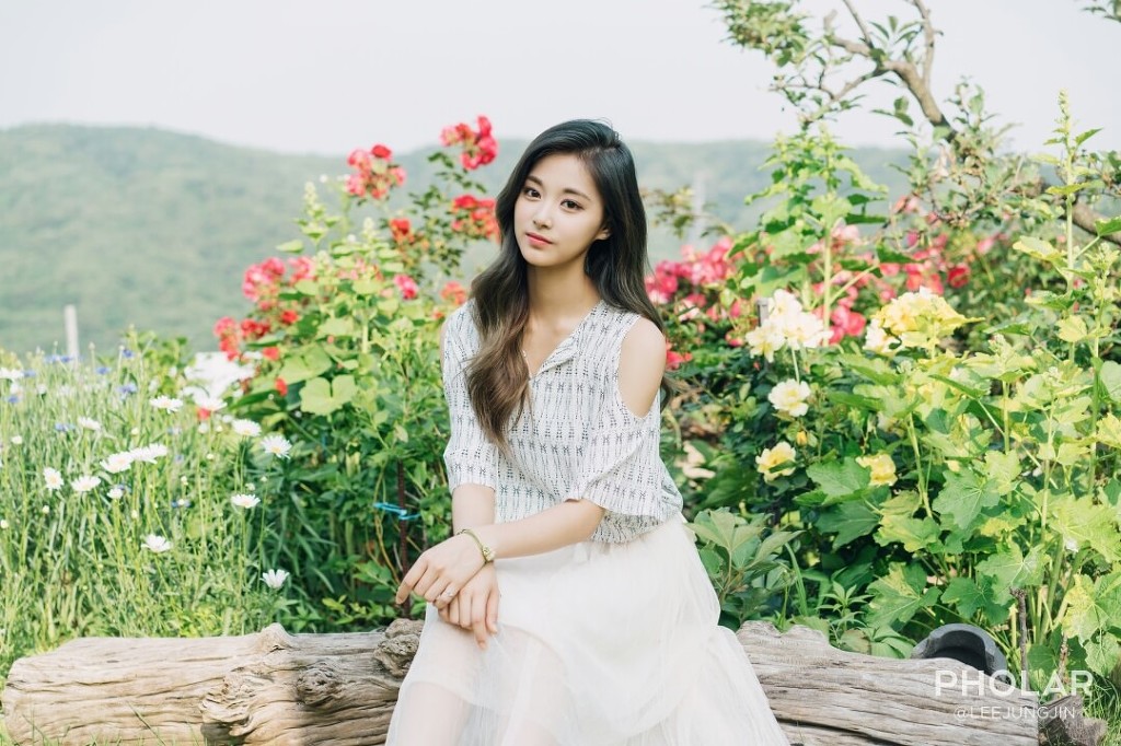 배우 이정진이 찍은 트와이스 쯔위 셋째 날 | 인스티즈