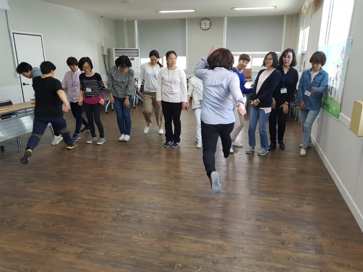 술래잡기 이미지