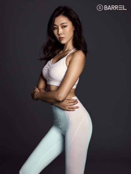 운동한 몸매 자랑하는 한혜진 | 인스티즈