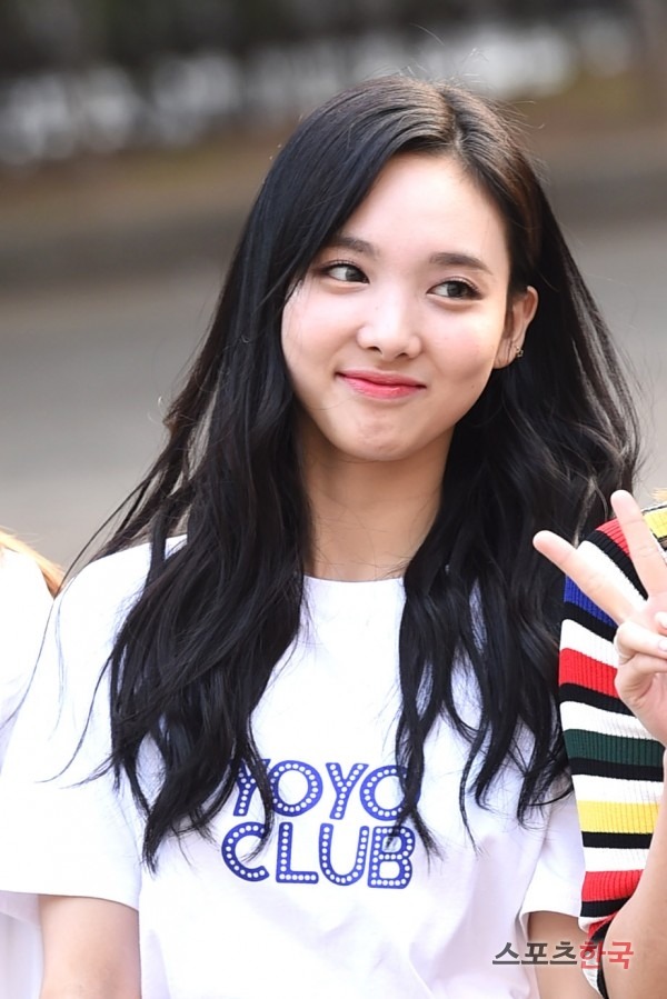 [트와이스] 오늘자 나연 출근길 | 인스티즈