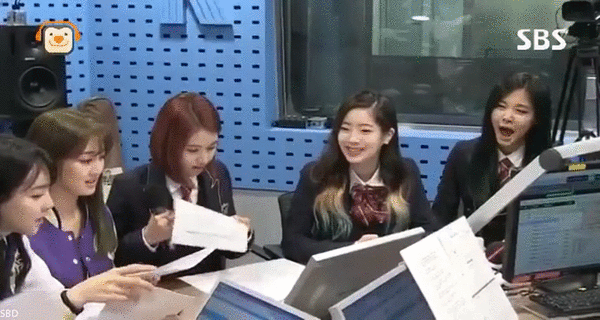 [트와이스] 화면 잡혀서 당황.gif | 인스티즈