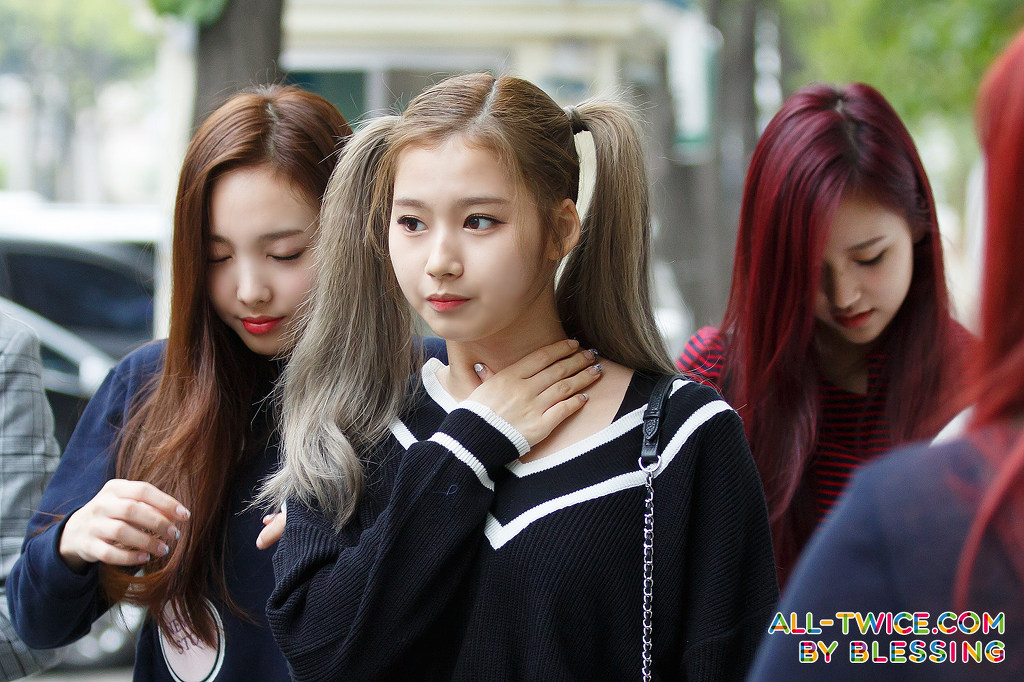 매일 헤어스타일이 바뀌는 트와이스 사나.jpg | 인스티즈