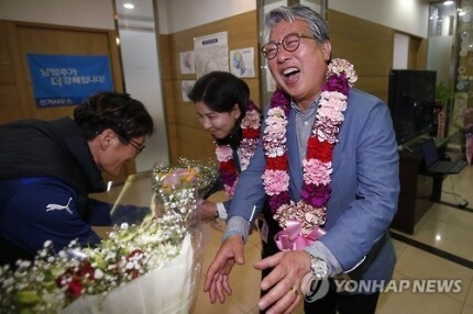 [당선인인터뷰] 조응천 출구조사 뒤엎고 249표차로 당선!!! | 인스티즈