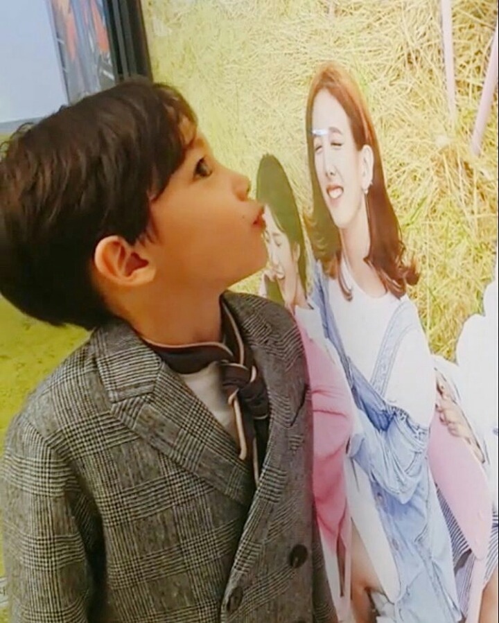 트와이스 TT 뮤비에 나왔던 꼬마들 | 인스티즈