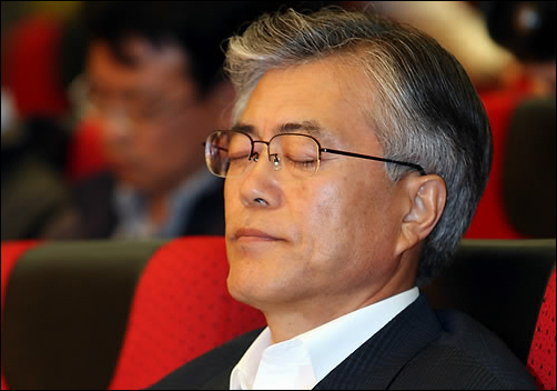 정계구도가 탄핵 찬반에서 개헌 찬반으로 바뀌면 고립되는 정치세력은 '친박계'가 아니라 '친문(문재인)계'로 바뀐다 | 인스티즈