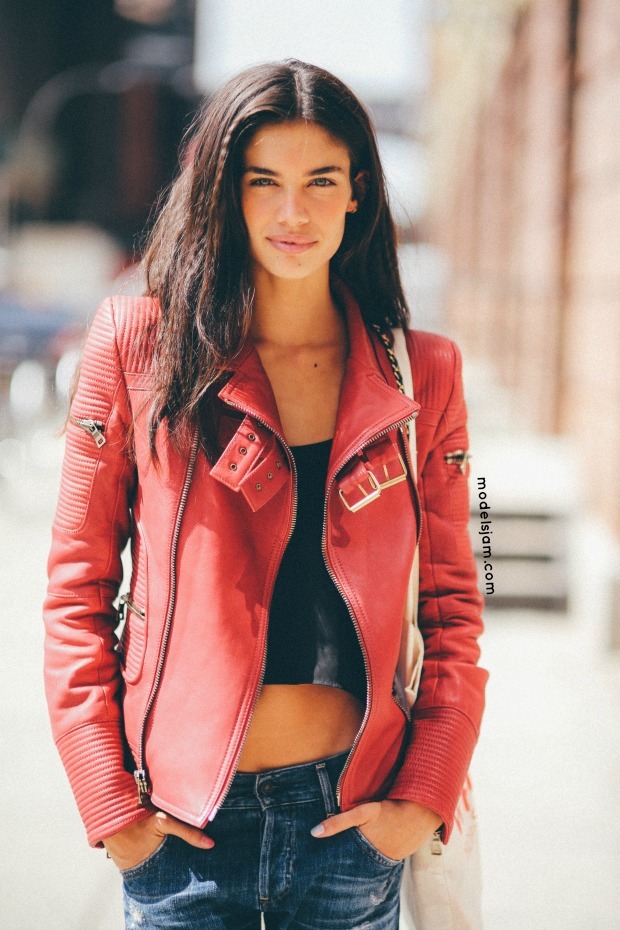 [이리나샤크외] 모델들의 개성있고 다양한 길거리 패션 모집 | 인스티즈