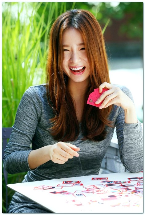 다시 봐도 웃긴 신세경 인터뷰 사진 | 인스티즈