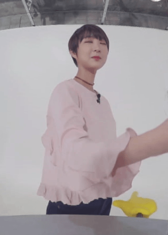 대파 들고 섹시한 춤 추는 아이돌.gif | 인스티즈