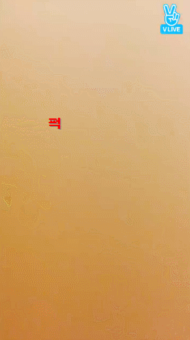 먹을걸로 낚시했다가 응징당하는 여자친구 예린.gif | 인스티즈