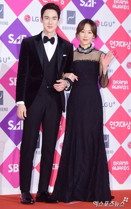 오늘자 연기대상 레드카펫 유연석 서현진 | 인스티즈