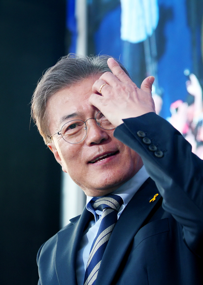 [문재인] 신촌에서 찍은 잘생긴 이니라오 | 인스티즈