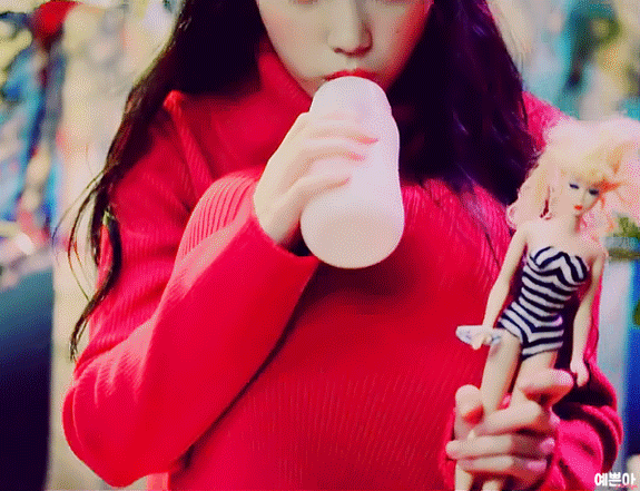 아이유와 젖병.gif | 인스티즈
