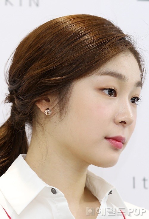 오늘자 연아킴 희한한 드레스.jpg | 인스티즈