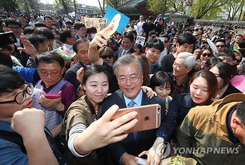 [문재인] 오늘은 전주 지원 유세하러 방문하신 문재인 전 대표.jpg | 인스티즈