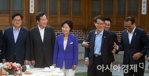강제 구인되는 장하성 실장님 ㅋㅋㅋ | 인스티즈