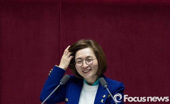 ?? : 우리나라 정치권에 심상정처럼 노동운동한 '여자' 정치인 몇 없잖아.. | 인스티즈