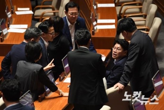 장제원에게 표 받으려 분주했던 민주당 의원들.jpg | 인스티즈
