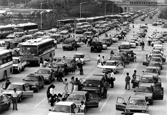 80~90년대 명절 고속도로 풍경 | 인스티즈