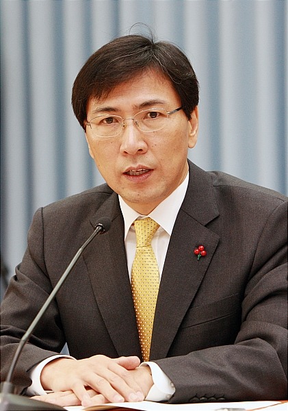 진짜 이 형 얼굴로 정치하려고 하네.jpg | 인스티즈