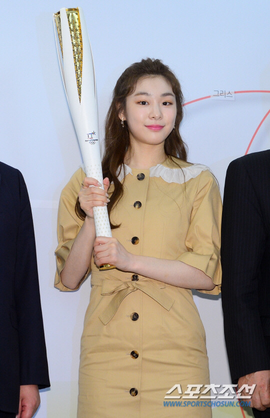김연아, 그리스 평창올림픽 성화 인수식 참여 | 인스티즈