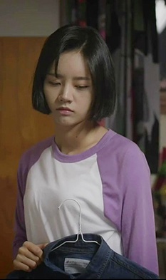 이렇게 같은 옷 계속 돌려입는 여자 주인공은 또 간만인듯..jpg | 인스티즈