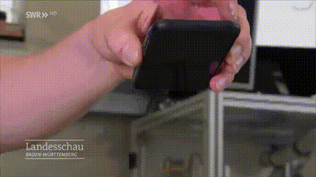 누워서 핸드폰 금지.gif | 인스티즈