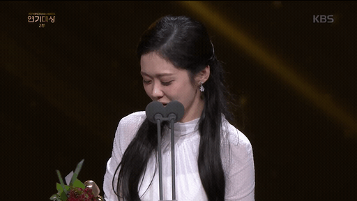 진짜로 아내 마진주를 보는 남편 최반도 같았던 KBS 연기대상 장나라를 보는 손호준.gif | 인스티즈
