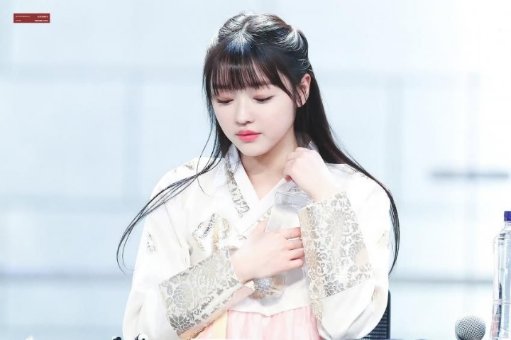 팬싸에서 한복입은 유아.jpg (오마이걸) | 인스티즈