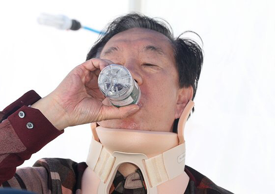 같은 단식 다른 언론보도..2014년의 문재인 vs 2018년의 김성태 | 인스티즈