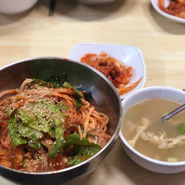택시 기사들도 서서 기다린다는 50년 전통 국수집.JPG | 인스티즈