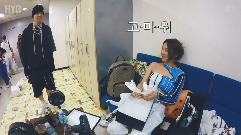 992860425F527AF9018904