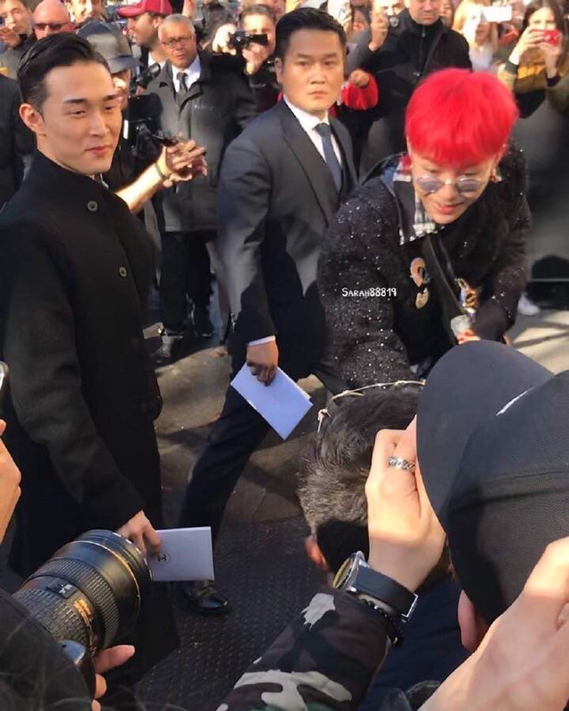 오늘자 샤넬 파리 패션쇼에서 조세호 보고 진짜 놀란 지드래곤.jpg | 인스티즈
