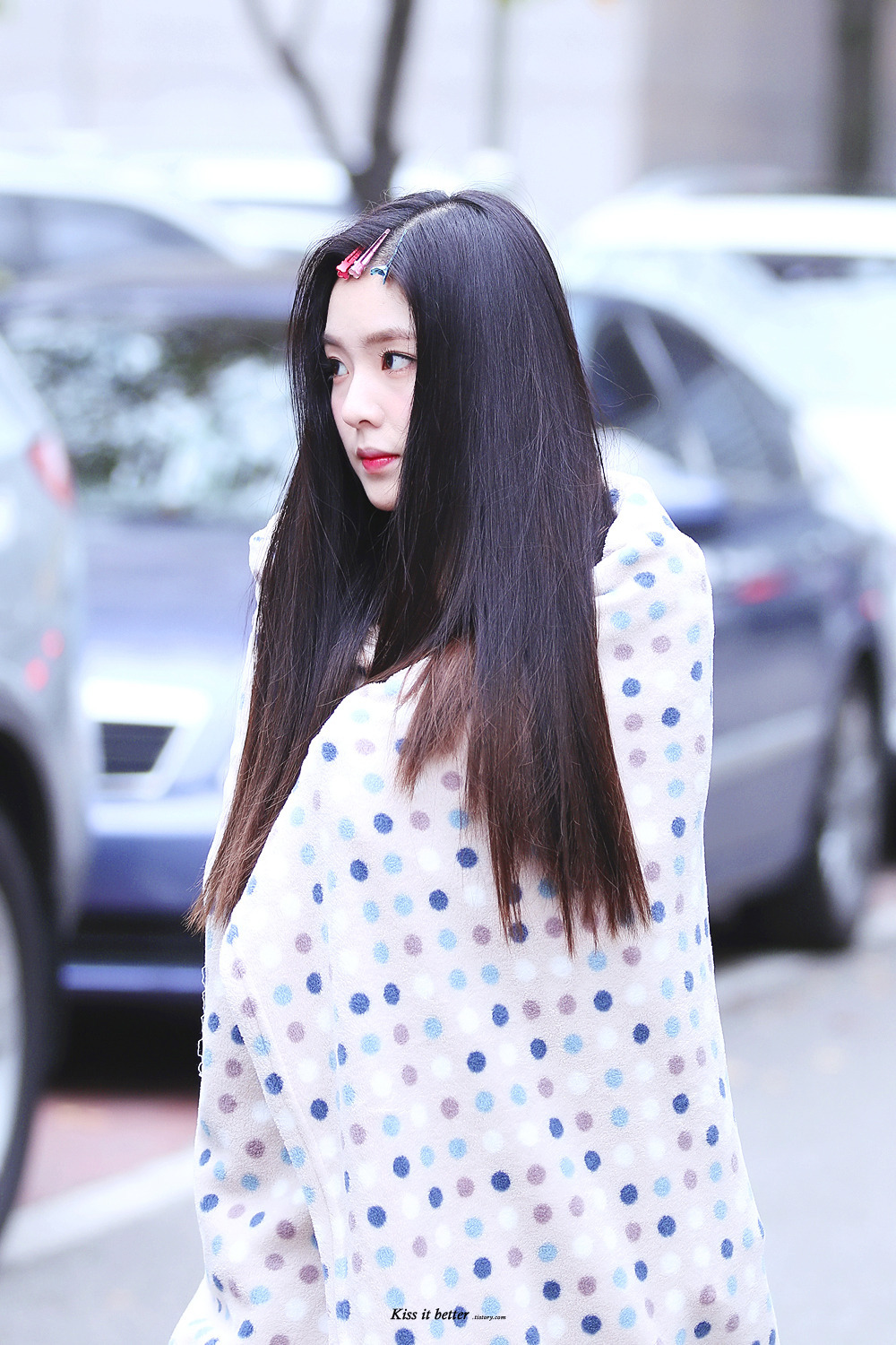 얼굴만 내놓은 아이린 | 인스티즈