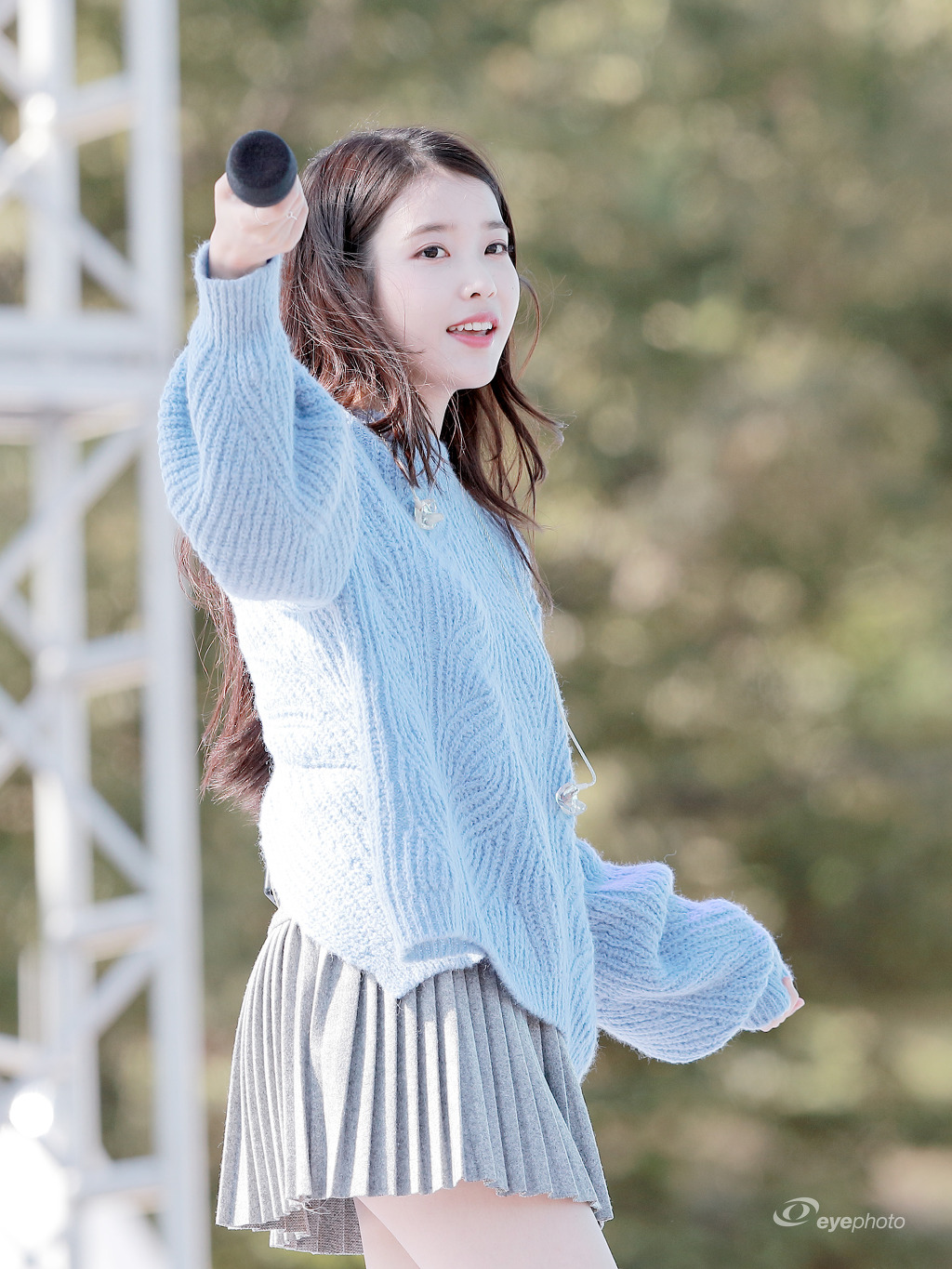 하늘하늘한 하늘색 아이유.jpg | 인스티즈