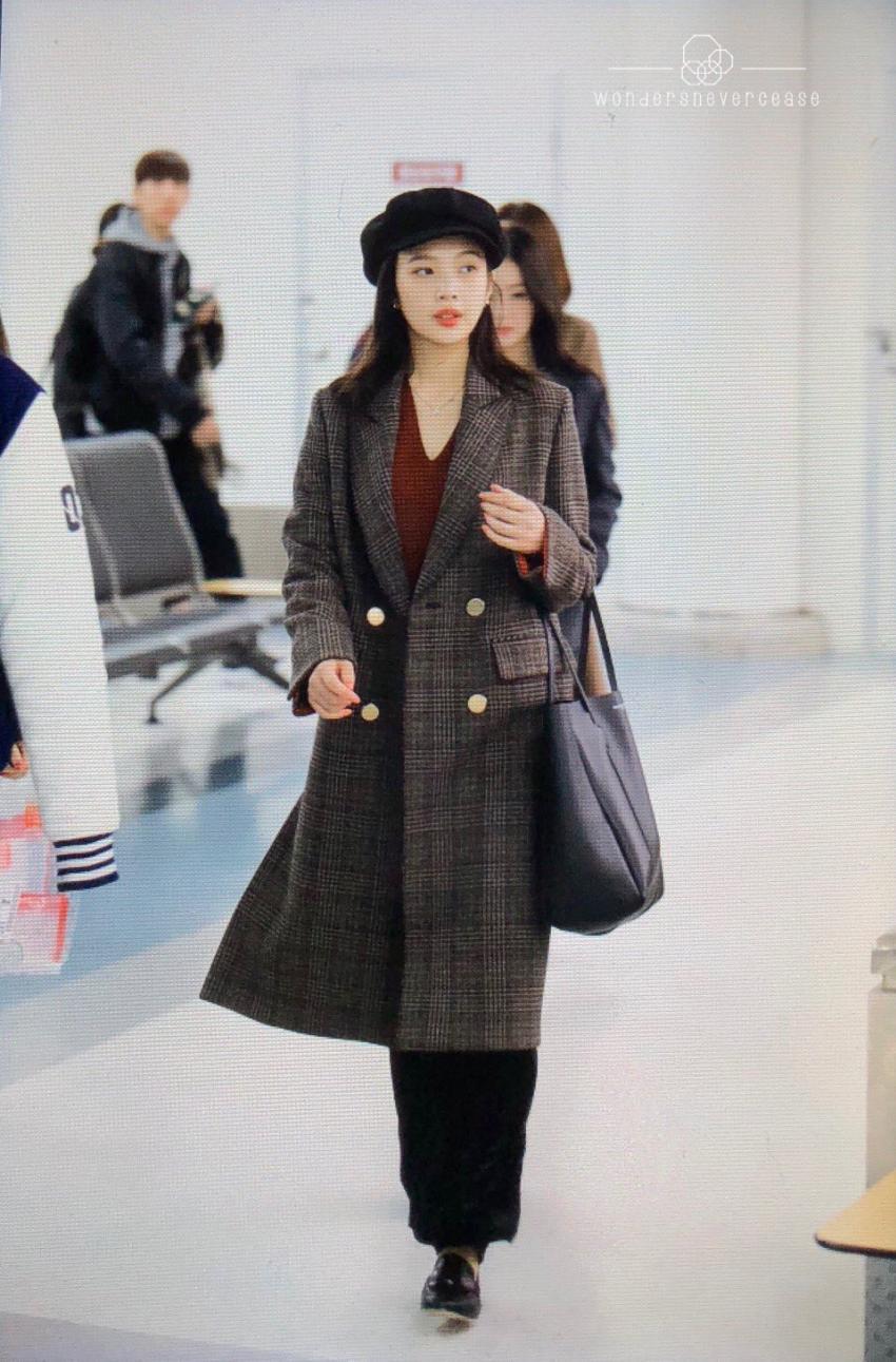 오전에 따숩게 옷 챙겨입고 출국한 레드벨벳 공항 프리뷰 | 인스티즈