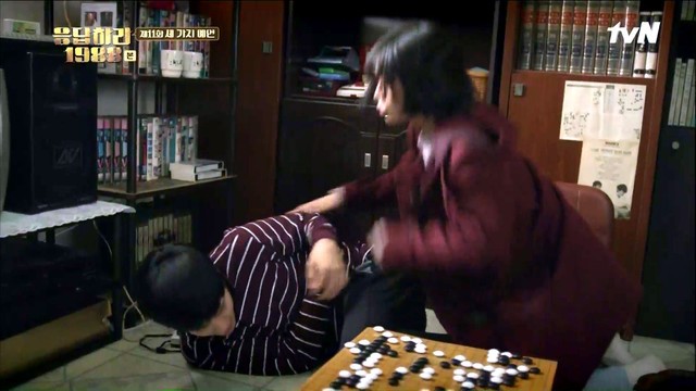 응답하라 1988 택이랑 아빠가 좋아하는 사람에게 하는 행동 | 인스티즈
