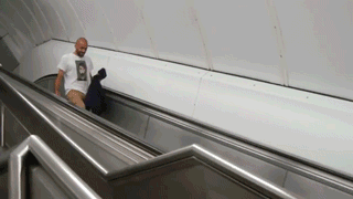 에스켈레이터 민폐남.gif | 인스티즈