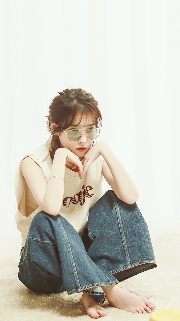 2018 아이유 달력 비하인드 폰 배경화면 & 잠금화면. png | 인스티즈