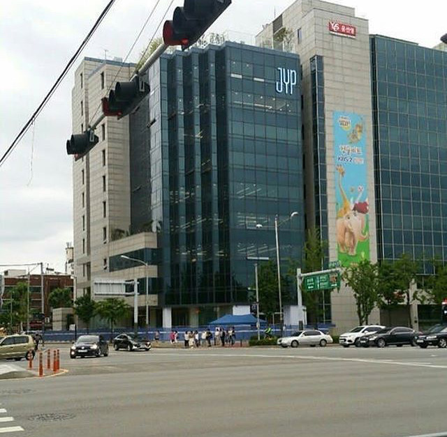 간판 붙은 JYP 신사옥 | 인스티즈