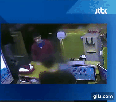 카운터에서 항의하는 PC방 살인사건 피의자 김성수.gif | 인스티즈