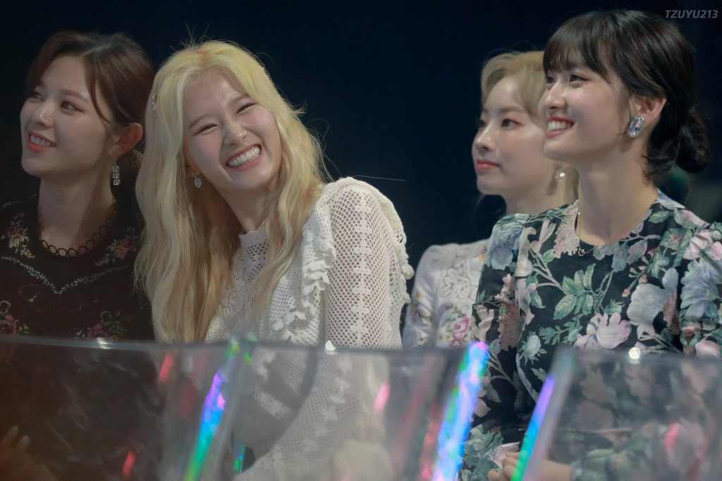 무대에서 춤출때가 제일 섹시한 내 자.기. 미나토자키 사나 | 인스티즈