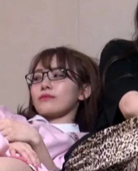 [아이즈원] 멤버들이 안된다고 진지하게 만류한 사쿠라 안경 | 인스티즈