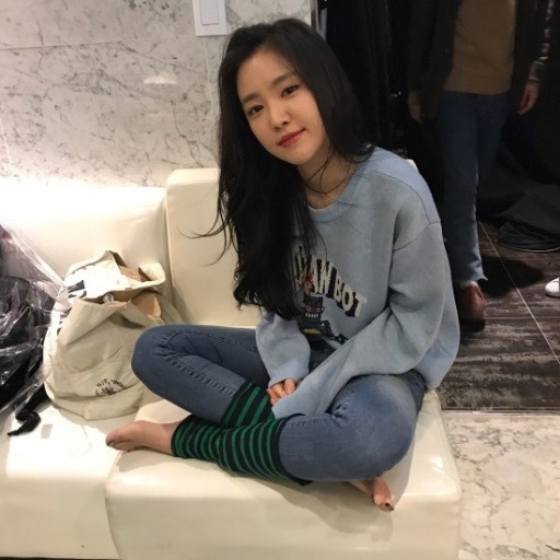 손나은 사복 | 인스티즈