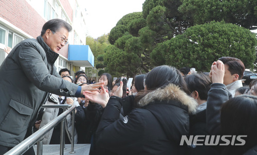 문재인 대통령 포항 지진현장 방문(포항여고,대성아파트) | 인스티즈